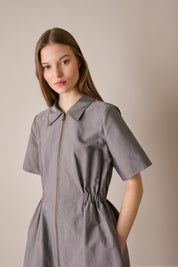 Sporty dress with zipper