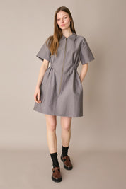 Sporty dress with zipper