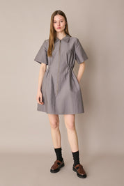 Sporty dress with zipper