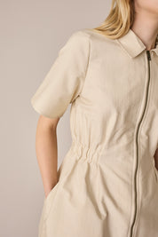 Sporty dress with zipper