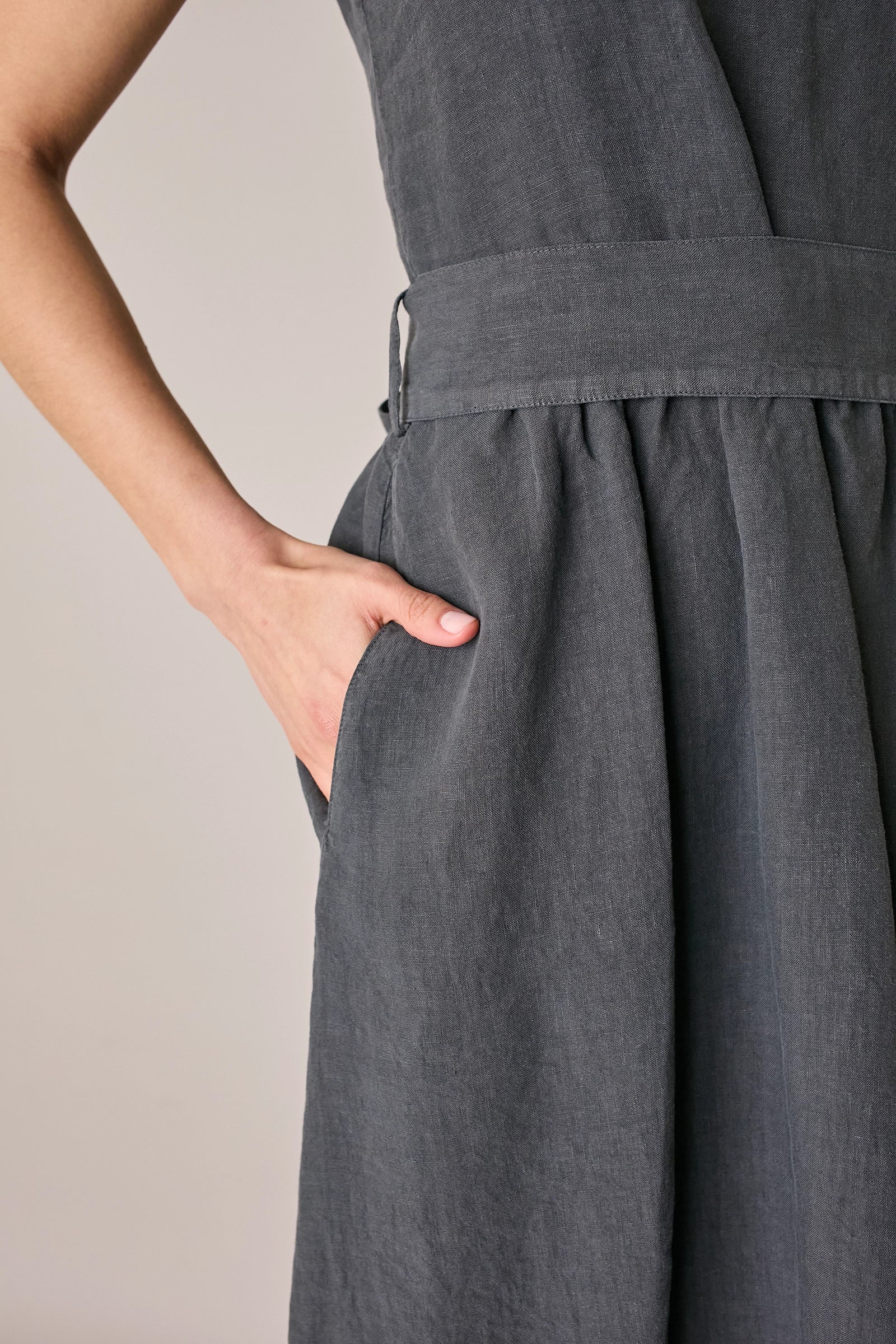 Abito lungo in lino con cintura