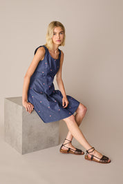 Abito effetto denim con fiori ricamati