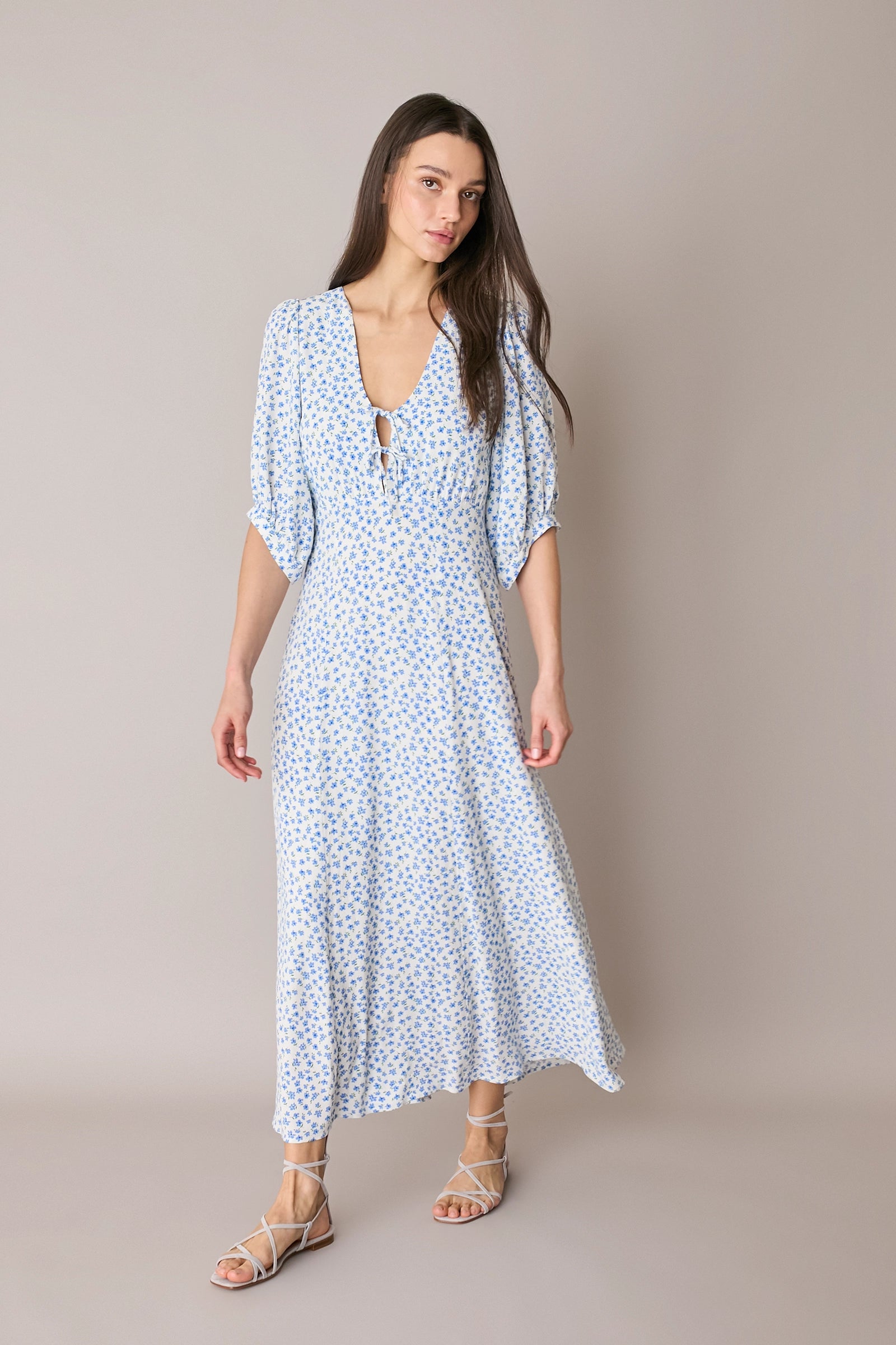Long printed dress with V-neckline