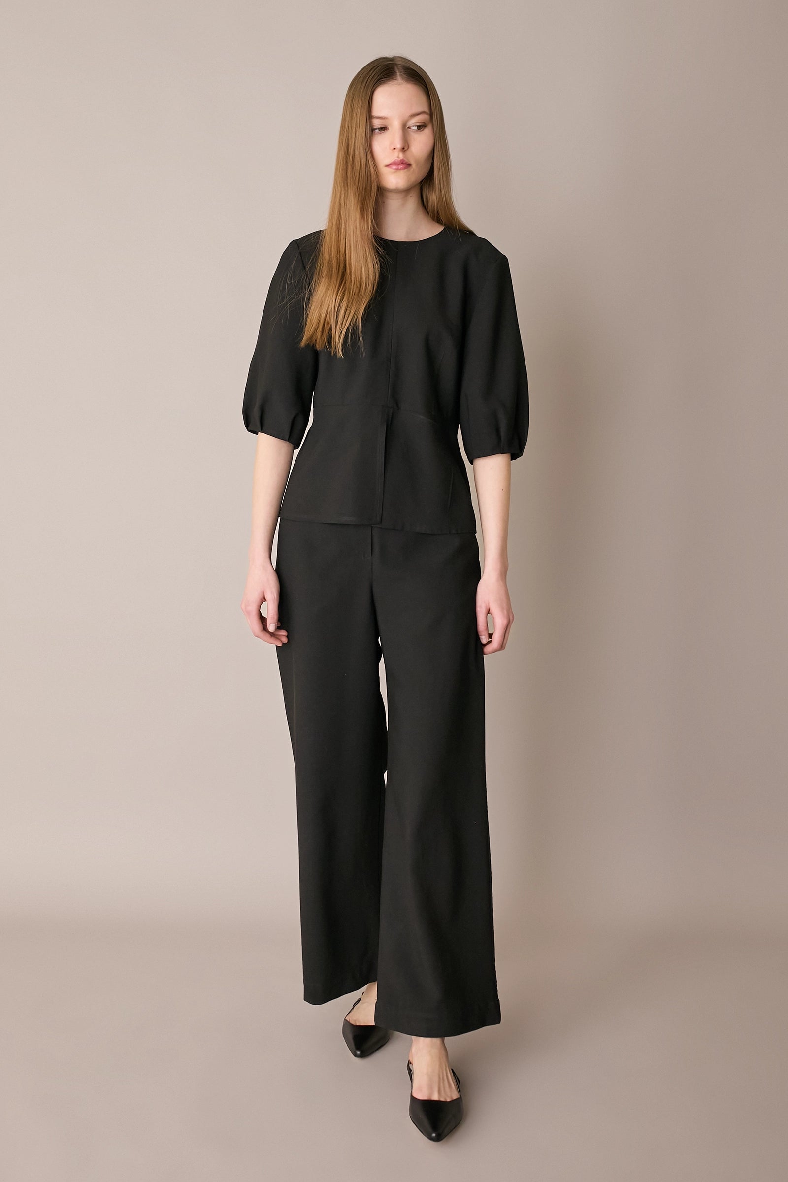 Pantaloni fluidi con elastico in vita