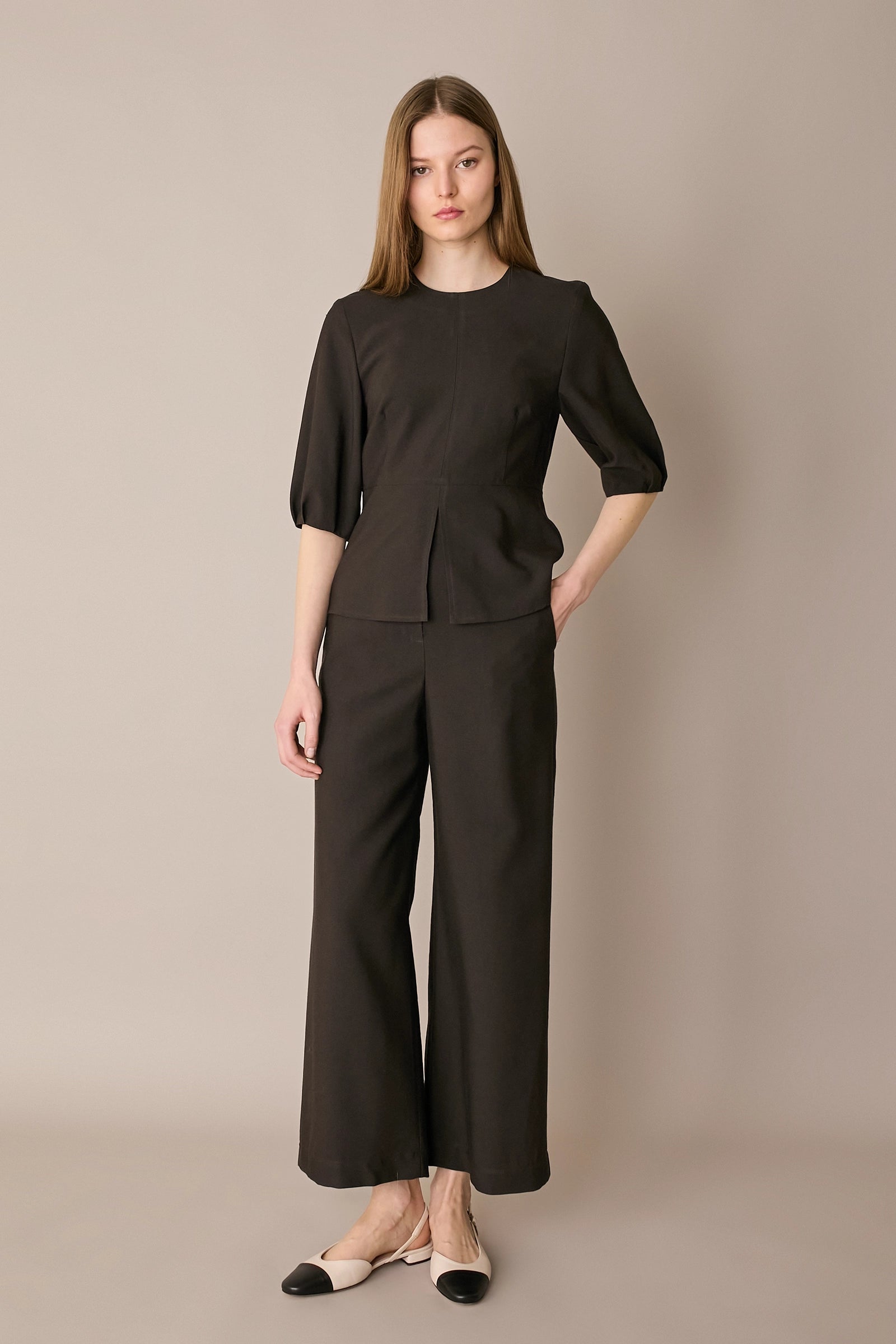 Pantaloni fluidi con elastico in vita