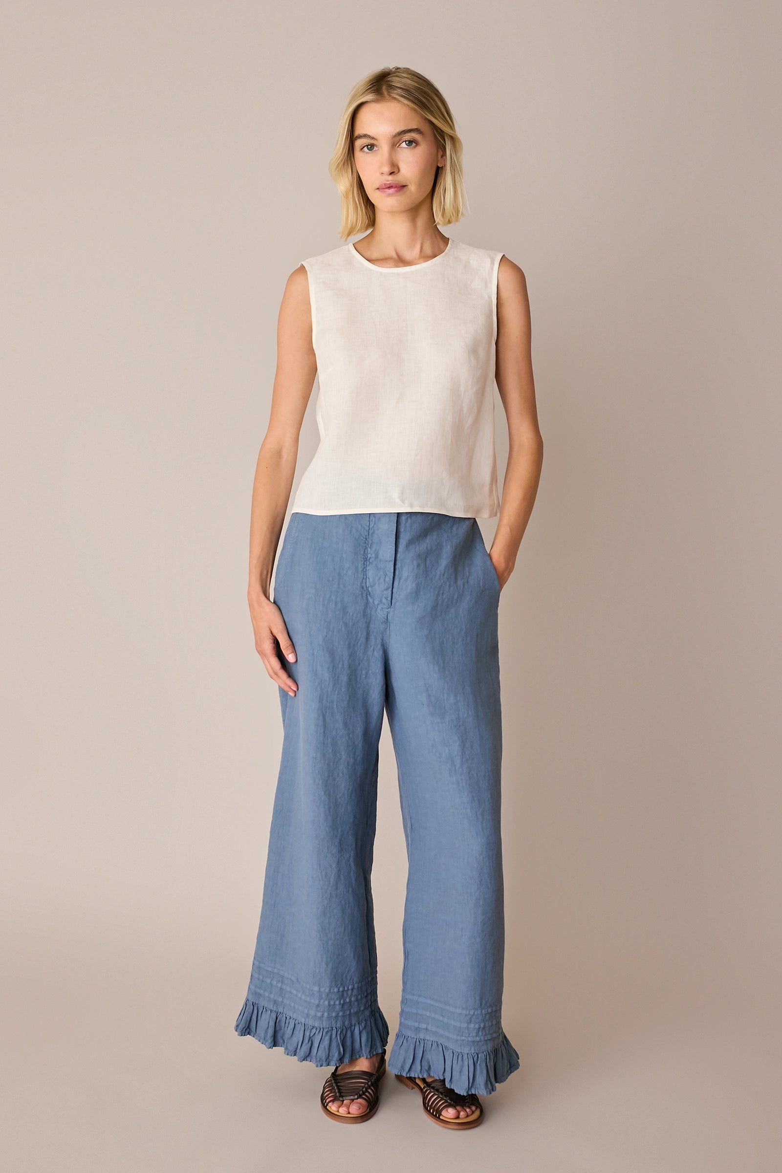 Pantaloni in lino con volant