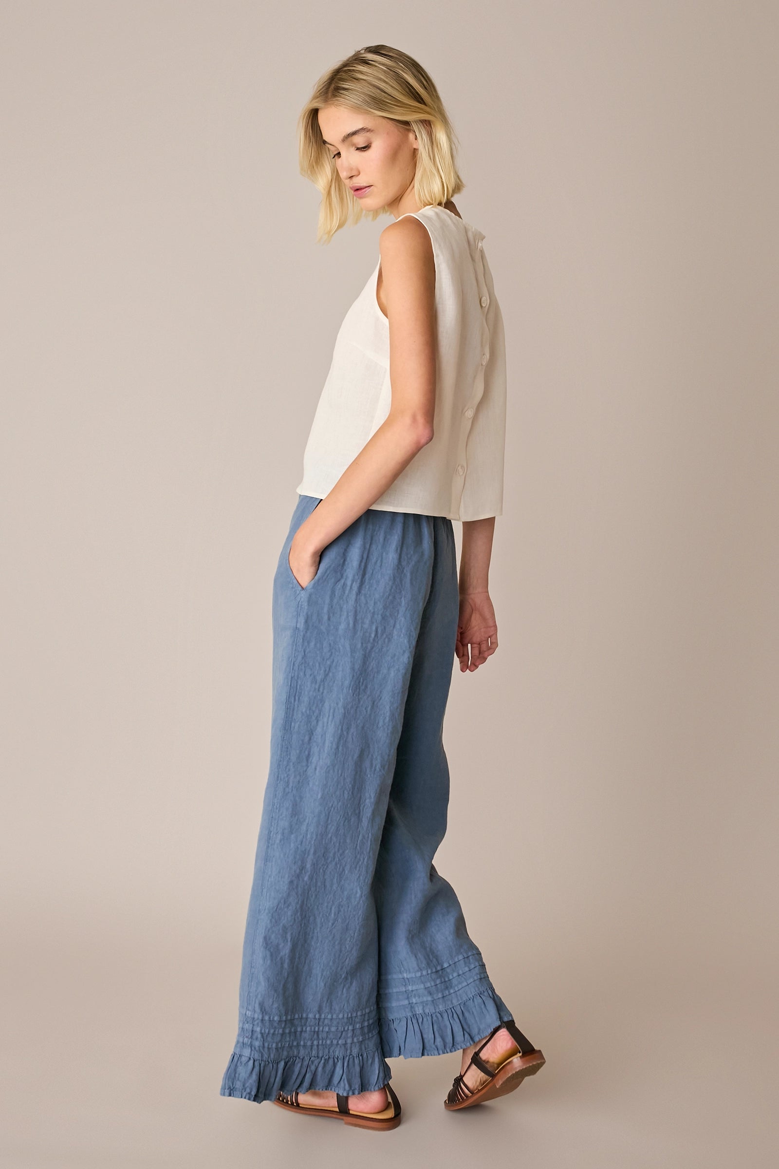 Pantaloni in lino con volant
