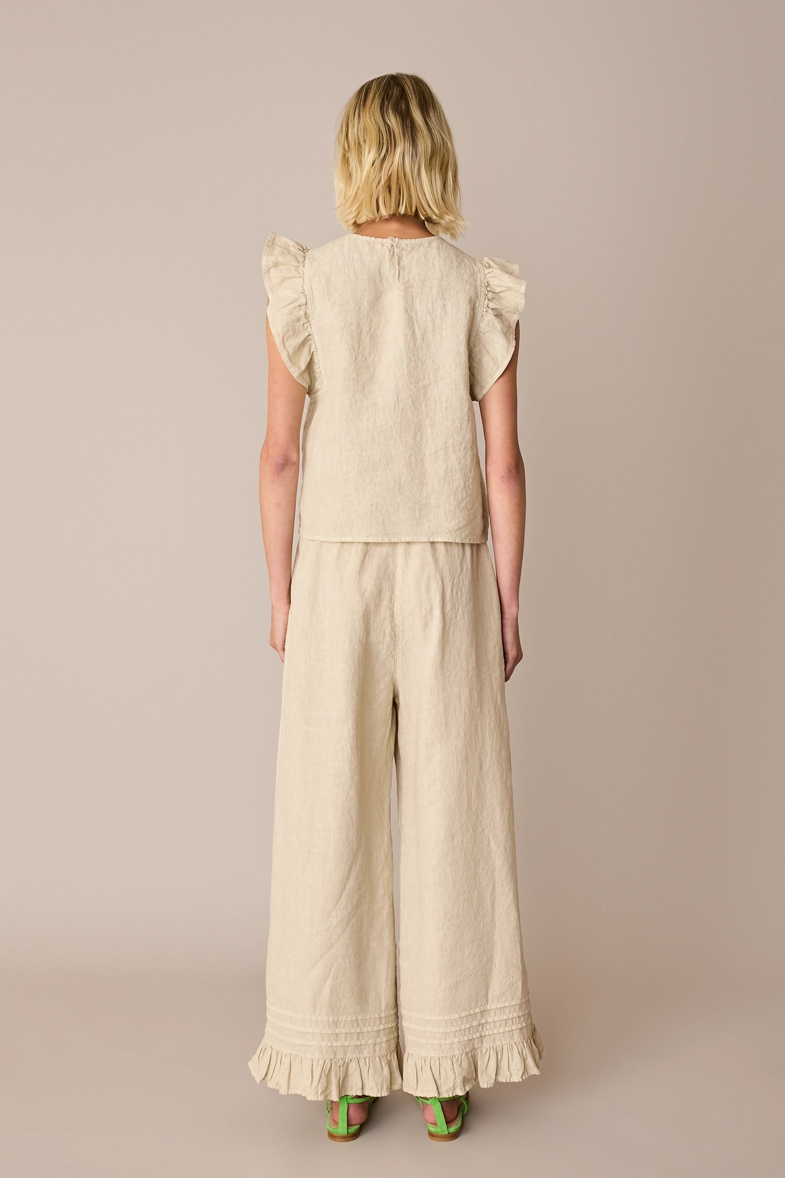 Pantaloni in lino con volant