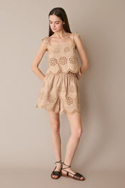 Cut-out floral embroidered shorts