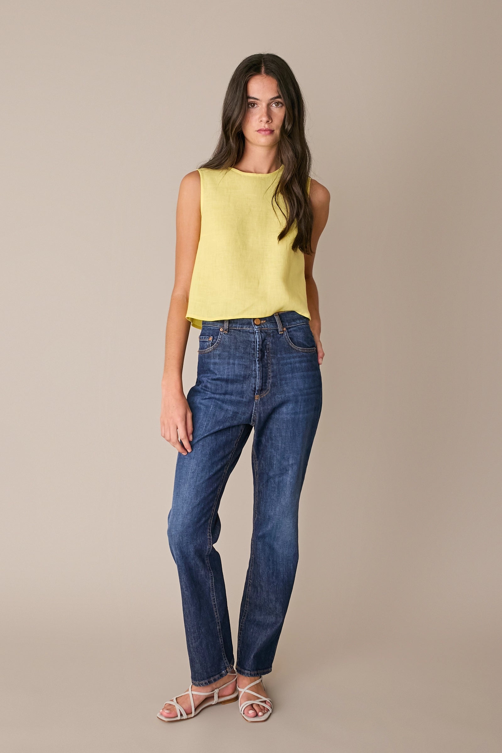 Straight-leg stretch jeans
