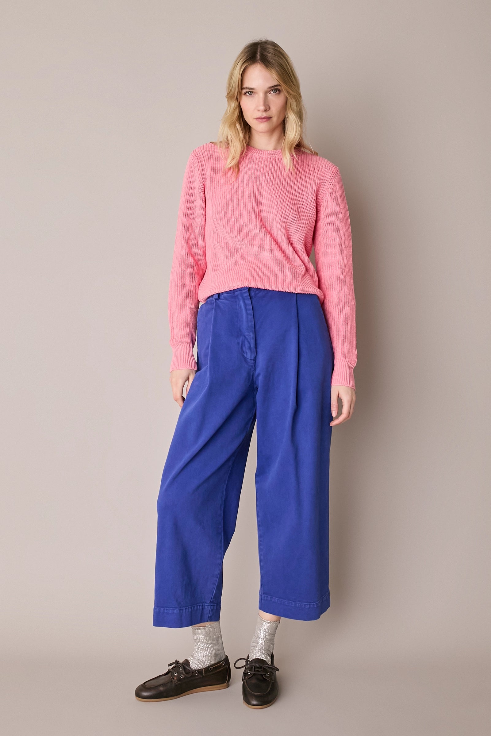 Casual trousers with pleats
