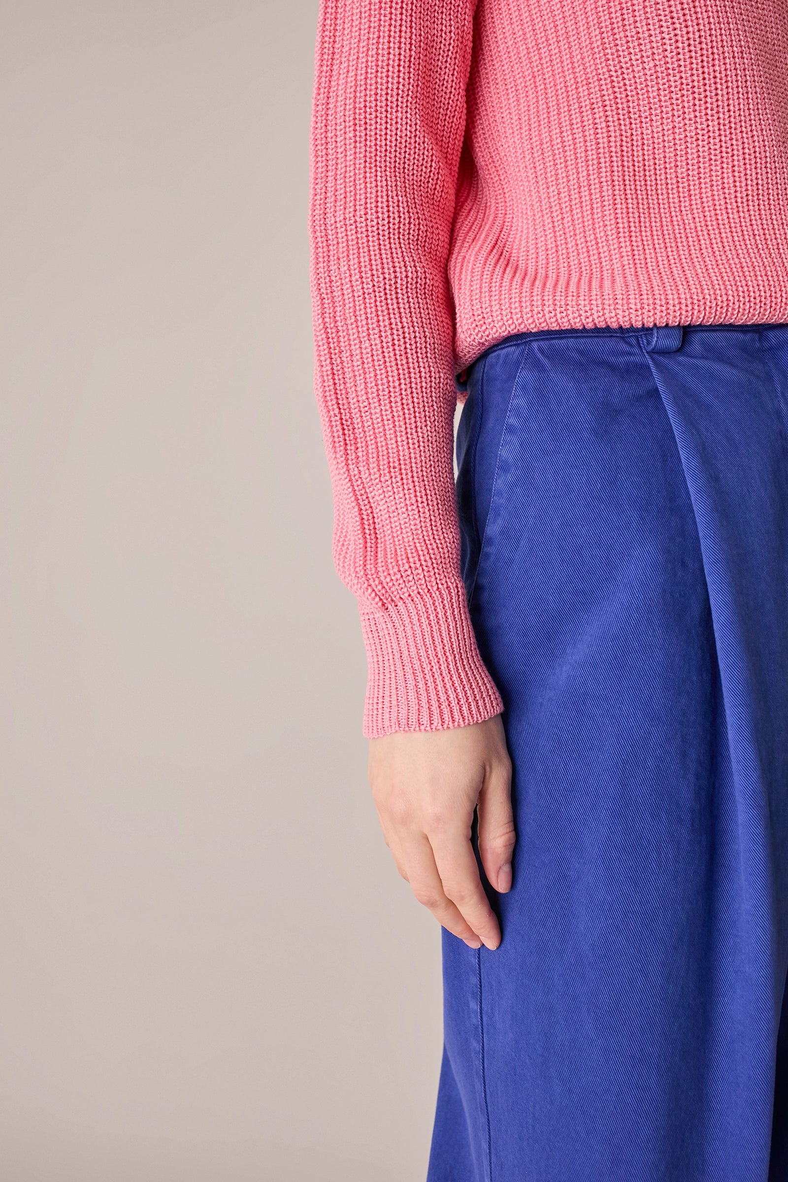Casual trousers with pleats
