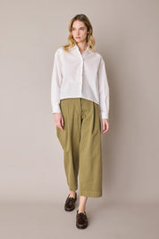 Casual trousers with pleats
