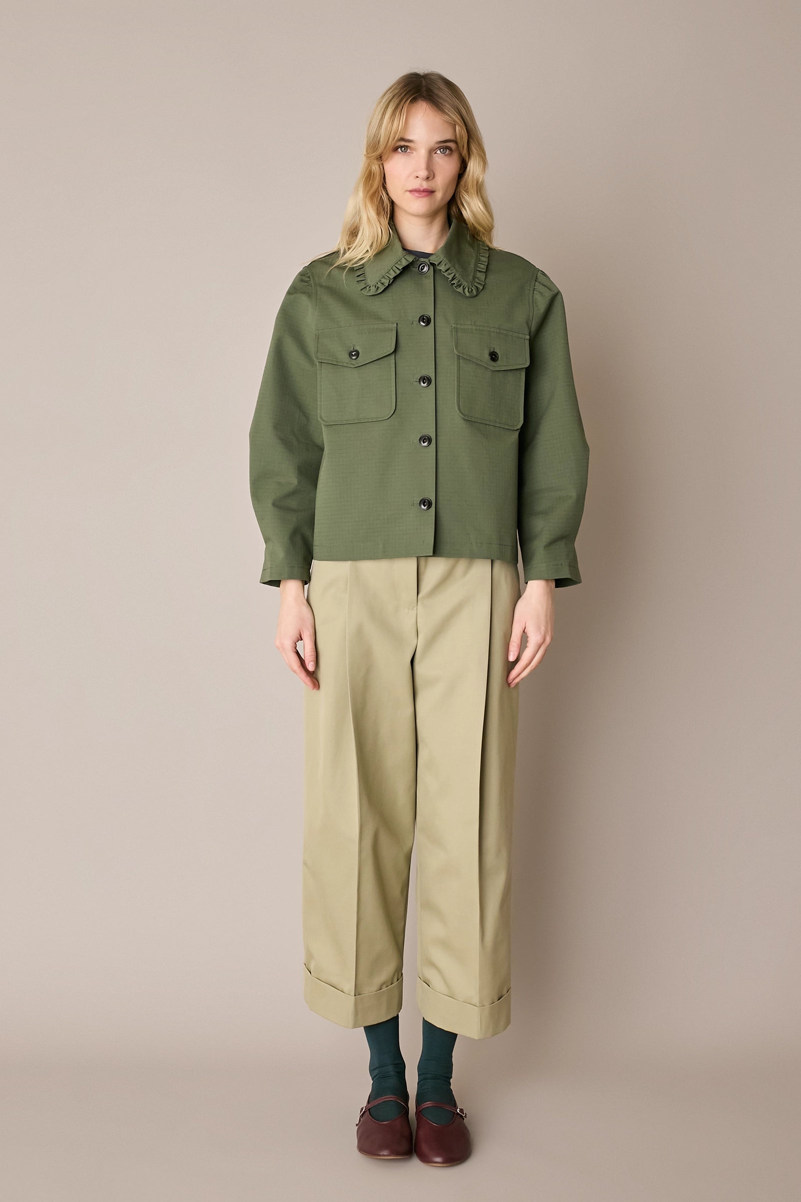 Pantaloni in cotone con piega e risvolto