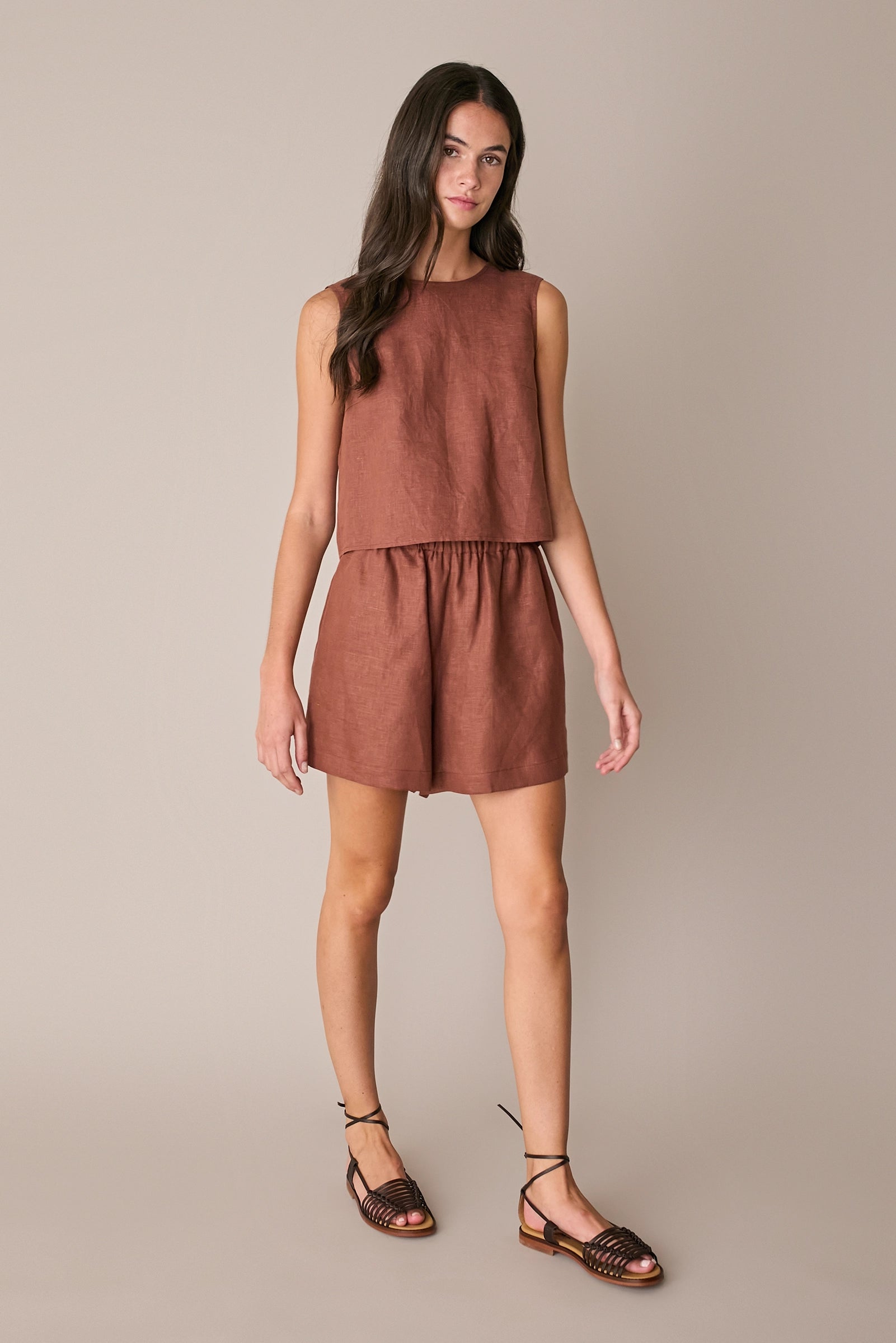 Elastic-waist linen shorts