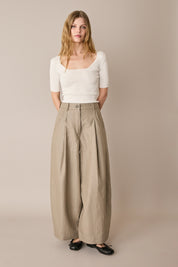Linen trousers with pleats