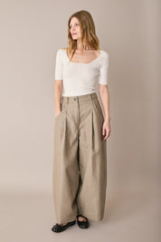 Linen trousers with pleats