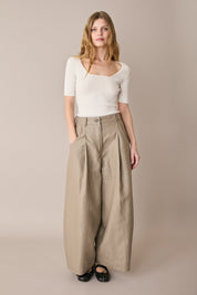 Linen trousers with pleats