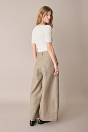 Linen trousers with pleats