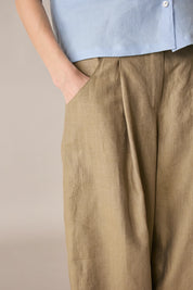 Linen trousers with pleats