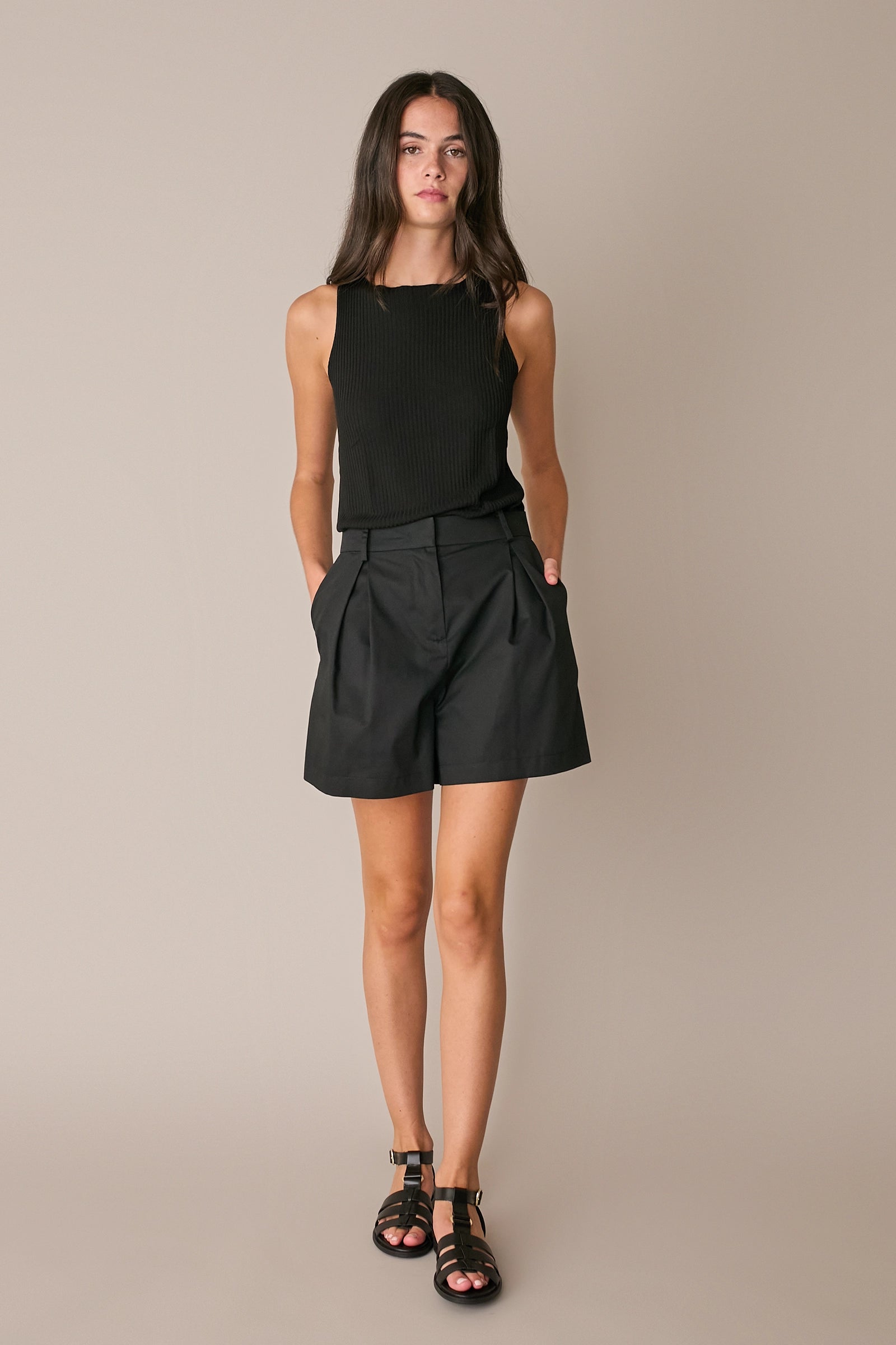 Pantaloncini con pinces