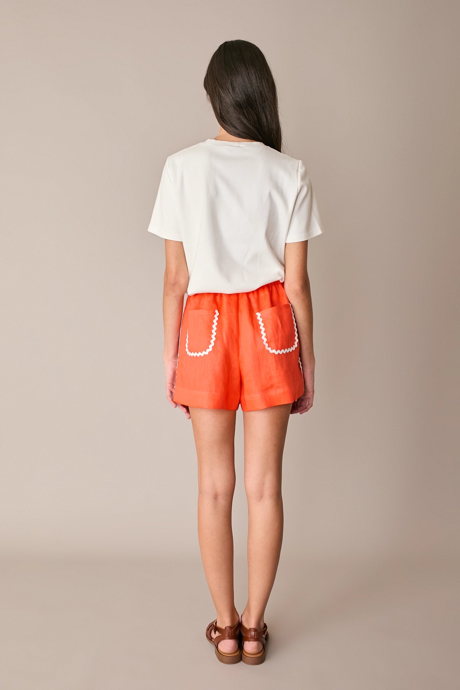 Elastic-waist shorts with contrast trim
