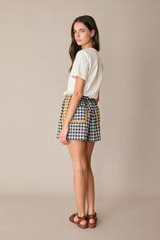 Elastic-waist shorts with contrast trim