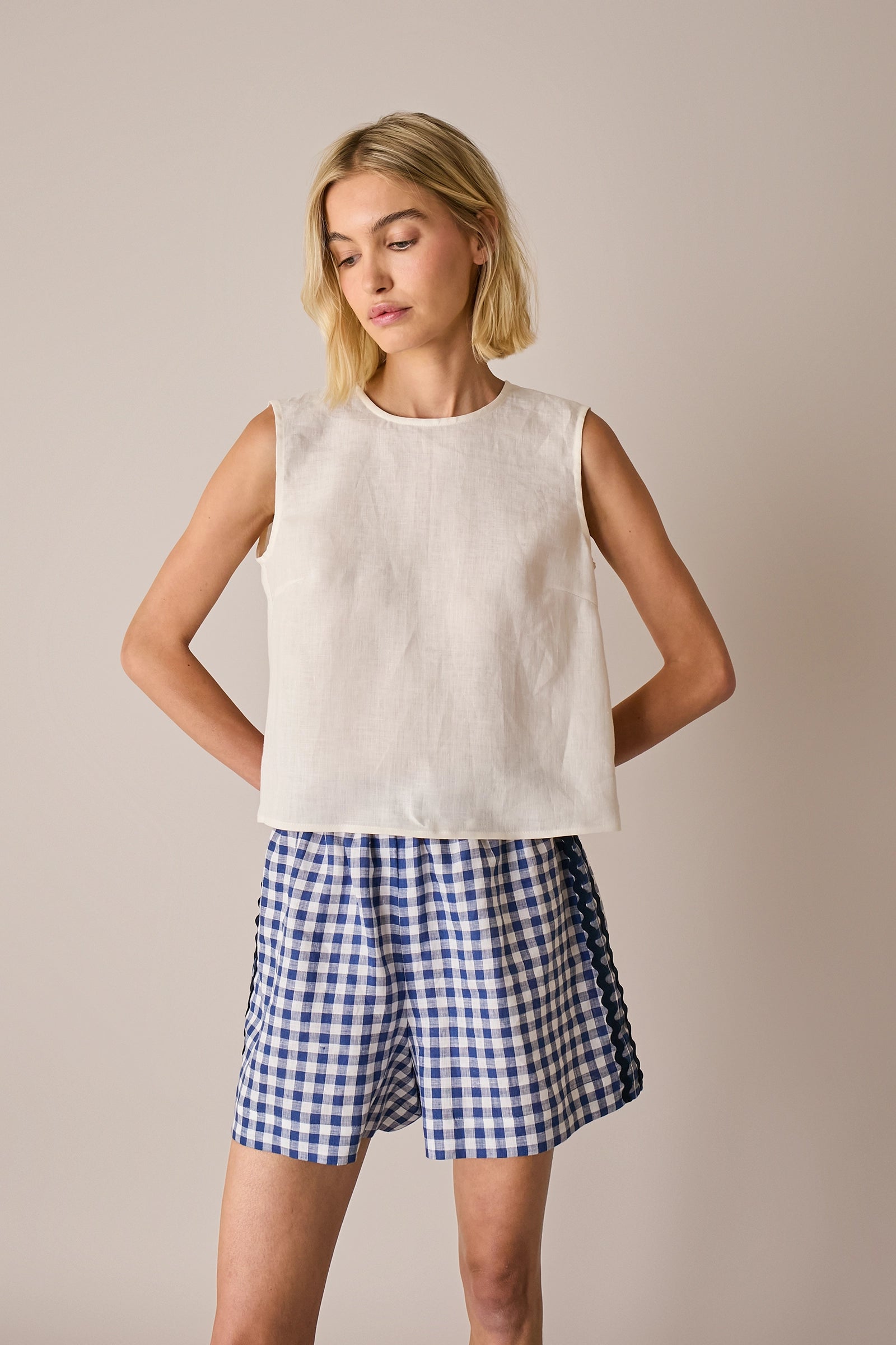 Shorts in lino con serpentina