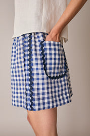 Elastic-waist shorts with contrast trim