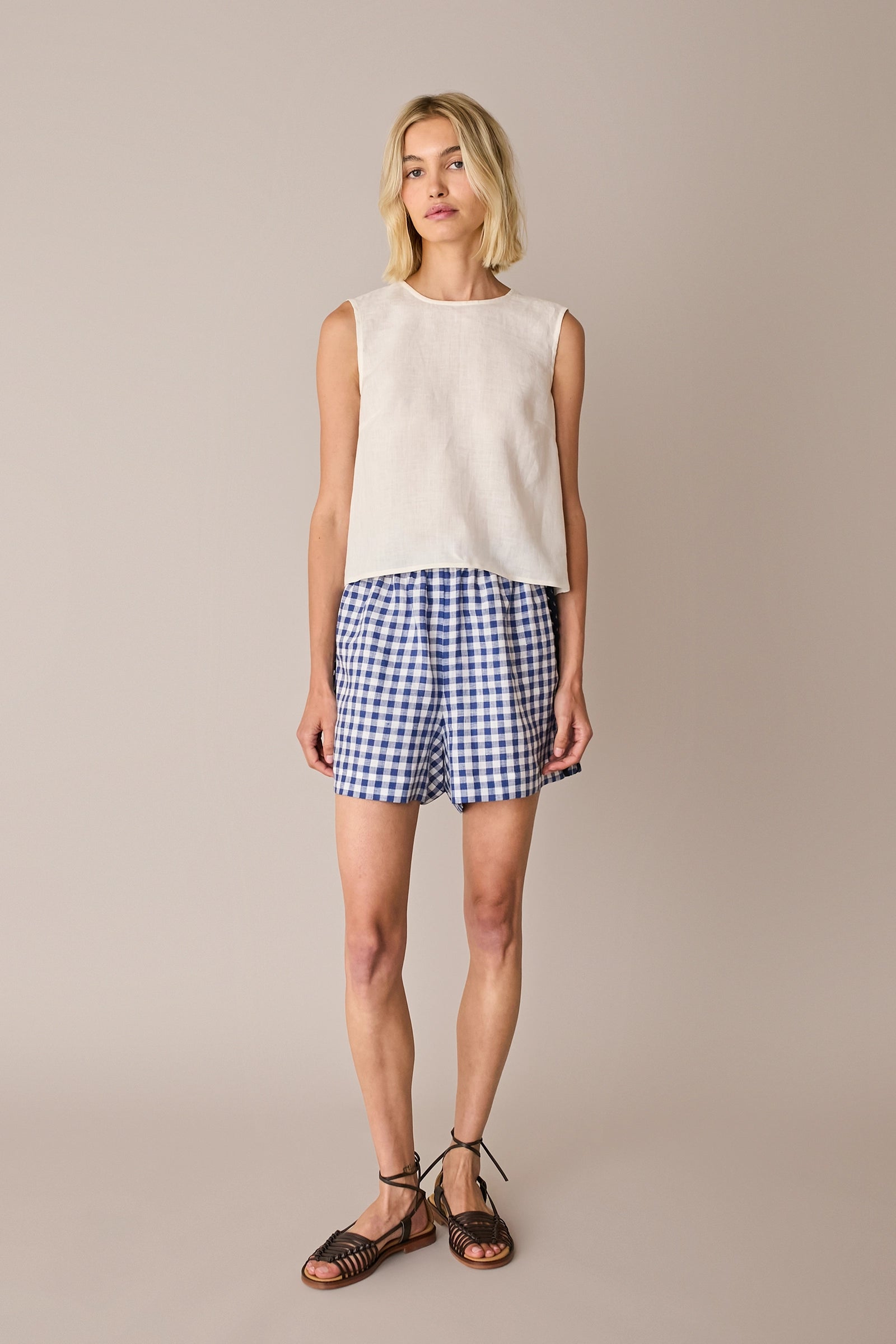 Elastic-waist shorts with contrast trim