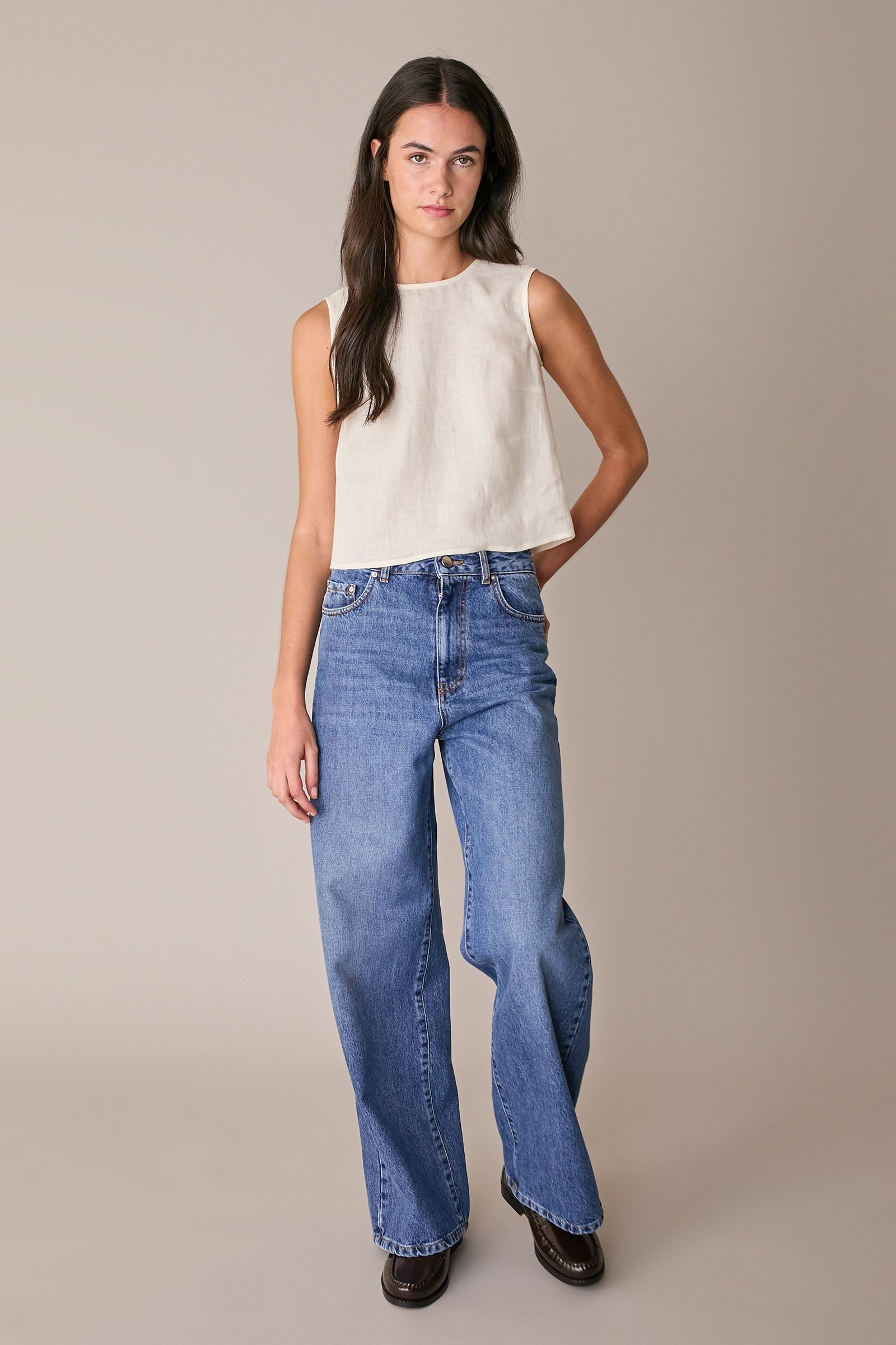 Wide-leg denim jeans
