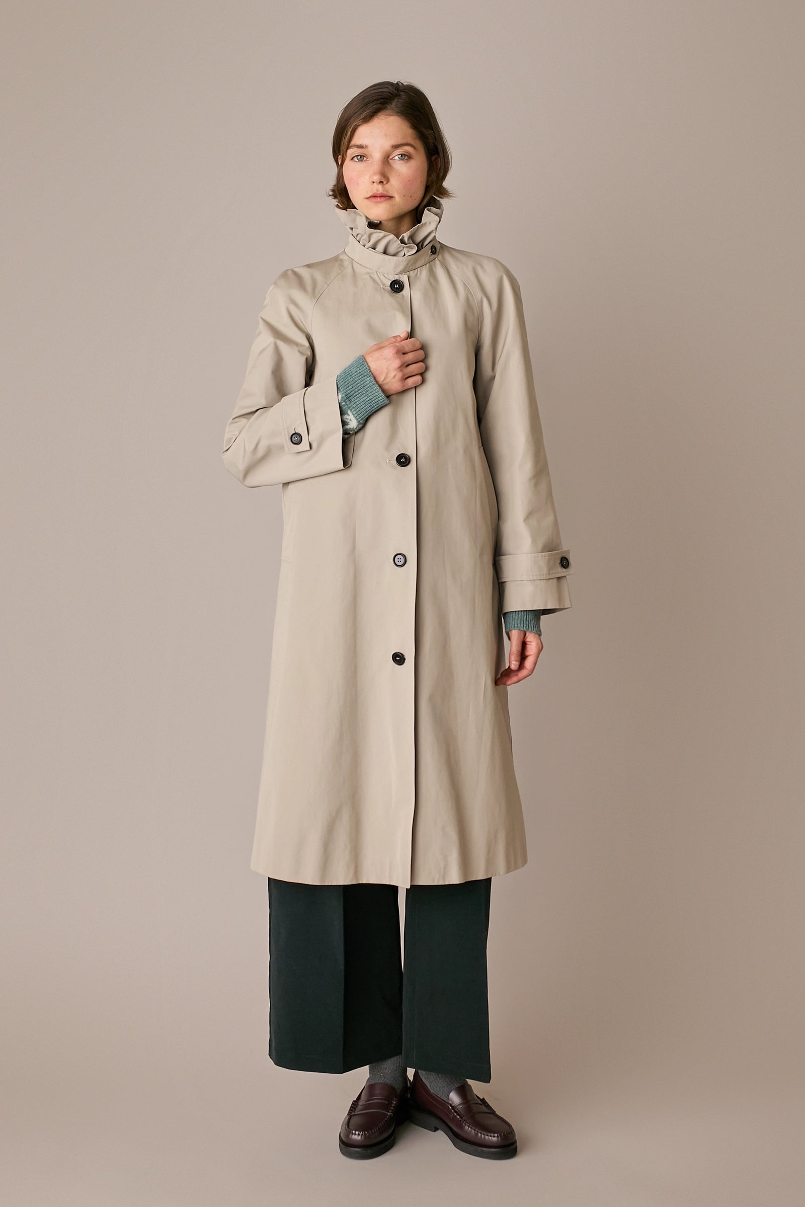 Trench con colletto volant