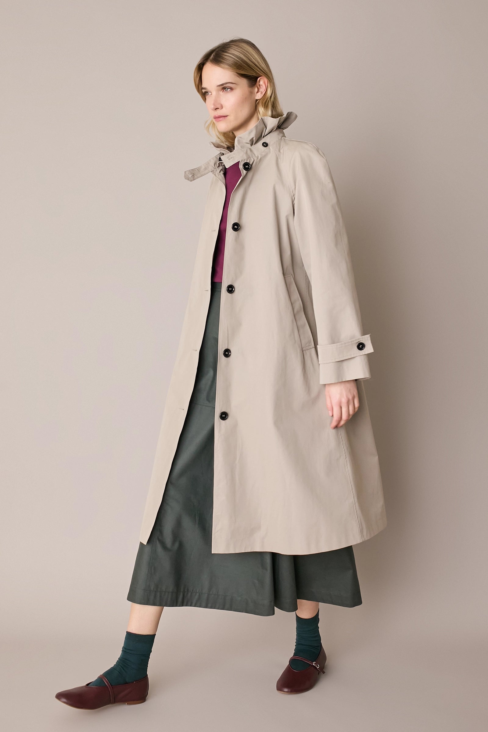 Trench con colletto volant