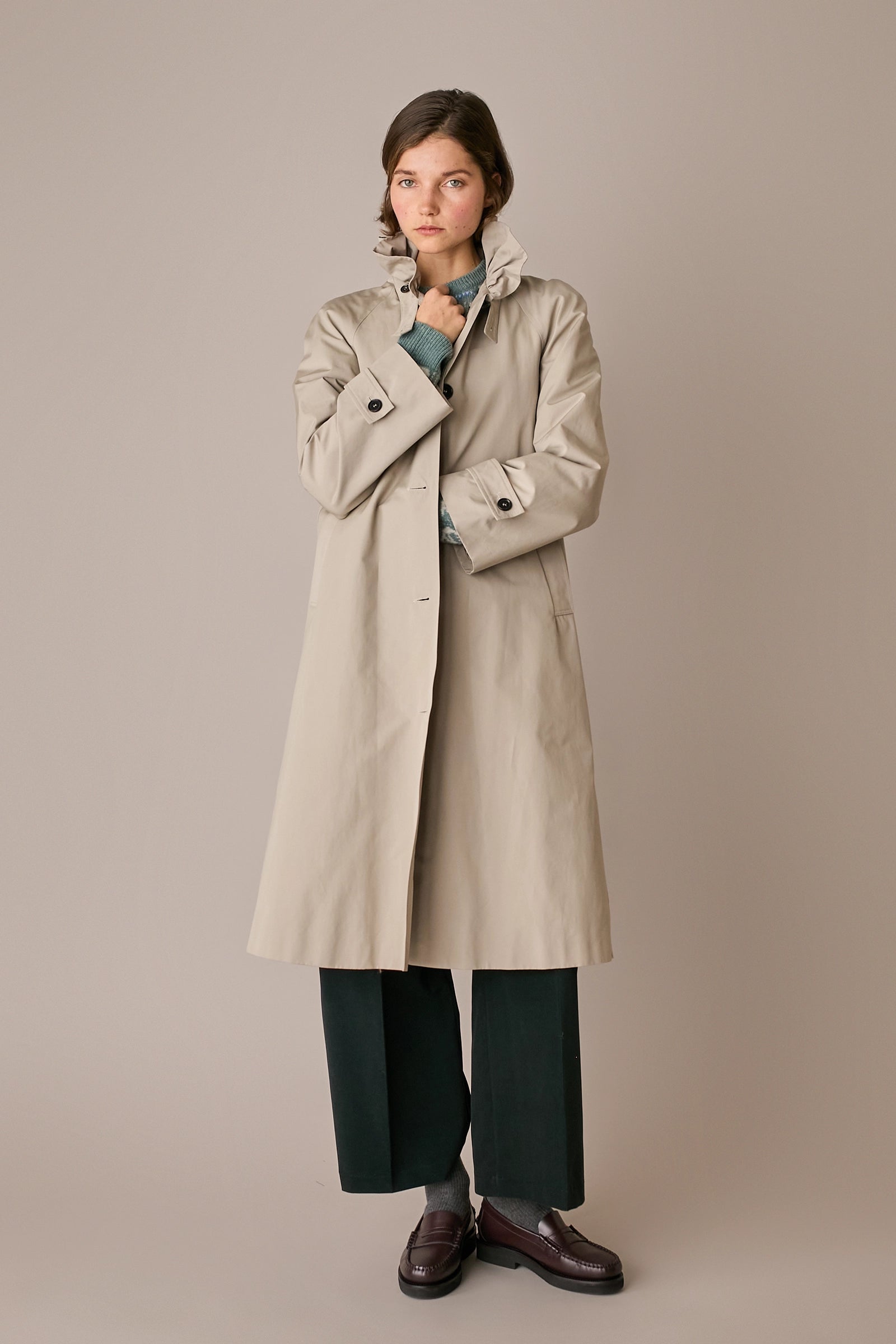 Trench con colletto volant