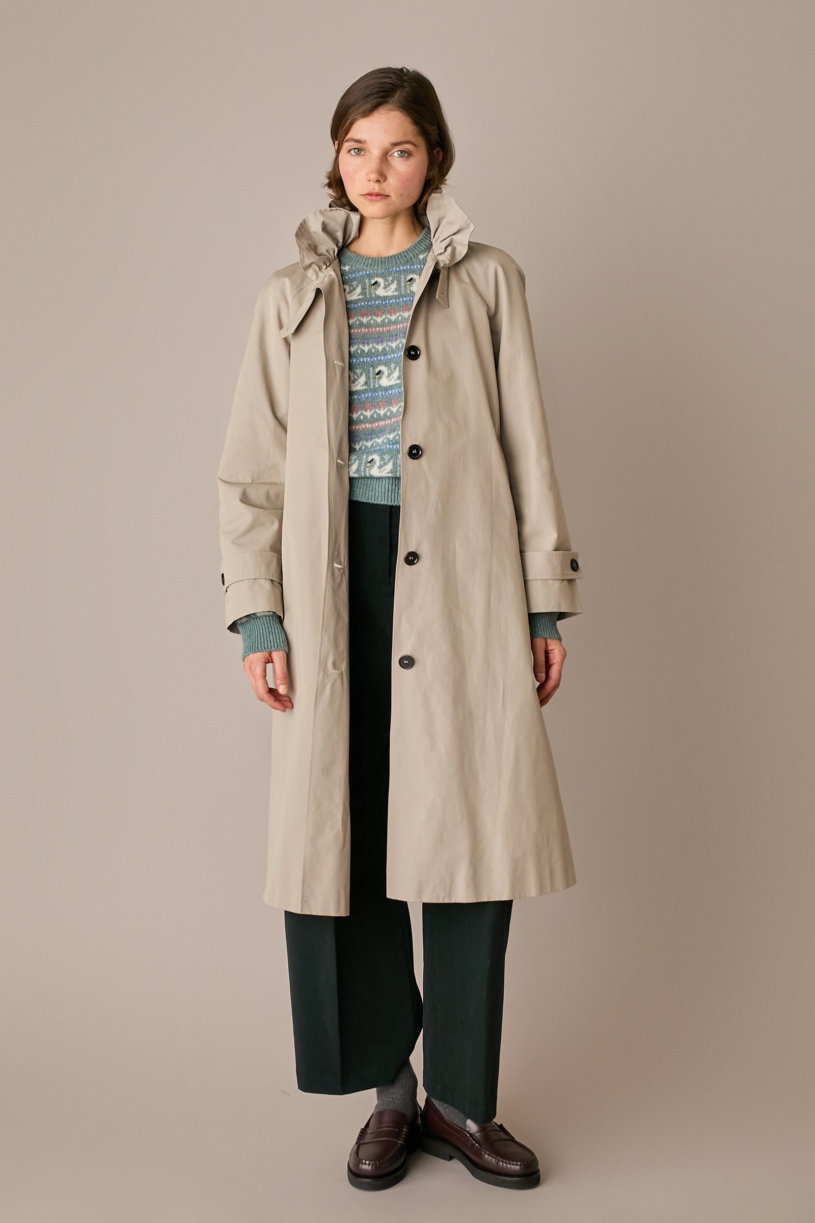 Trench con colletto volant