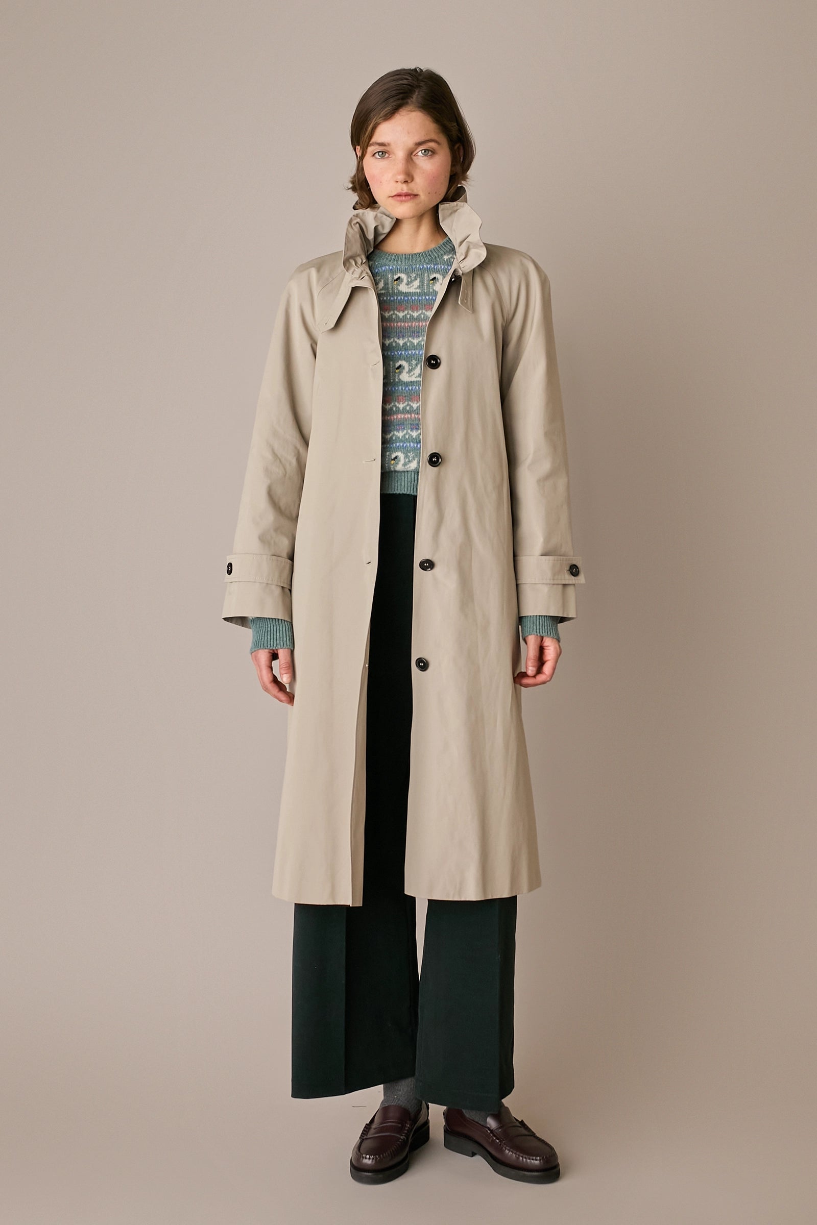 Trench con colletto volant