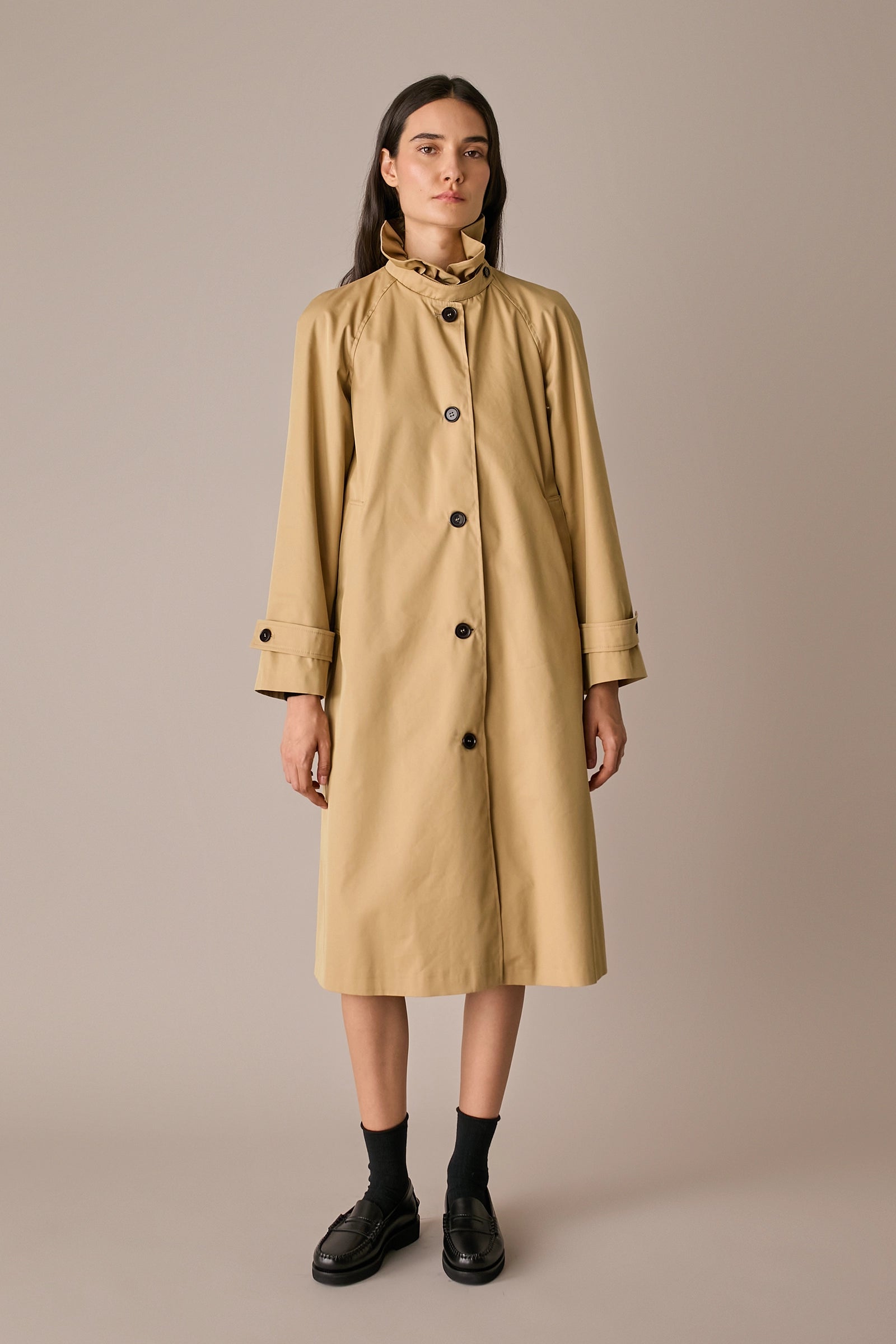 Trench con colletto volant