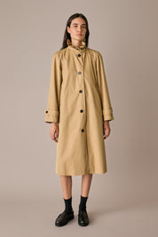 Trench con colletto volant