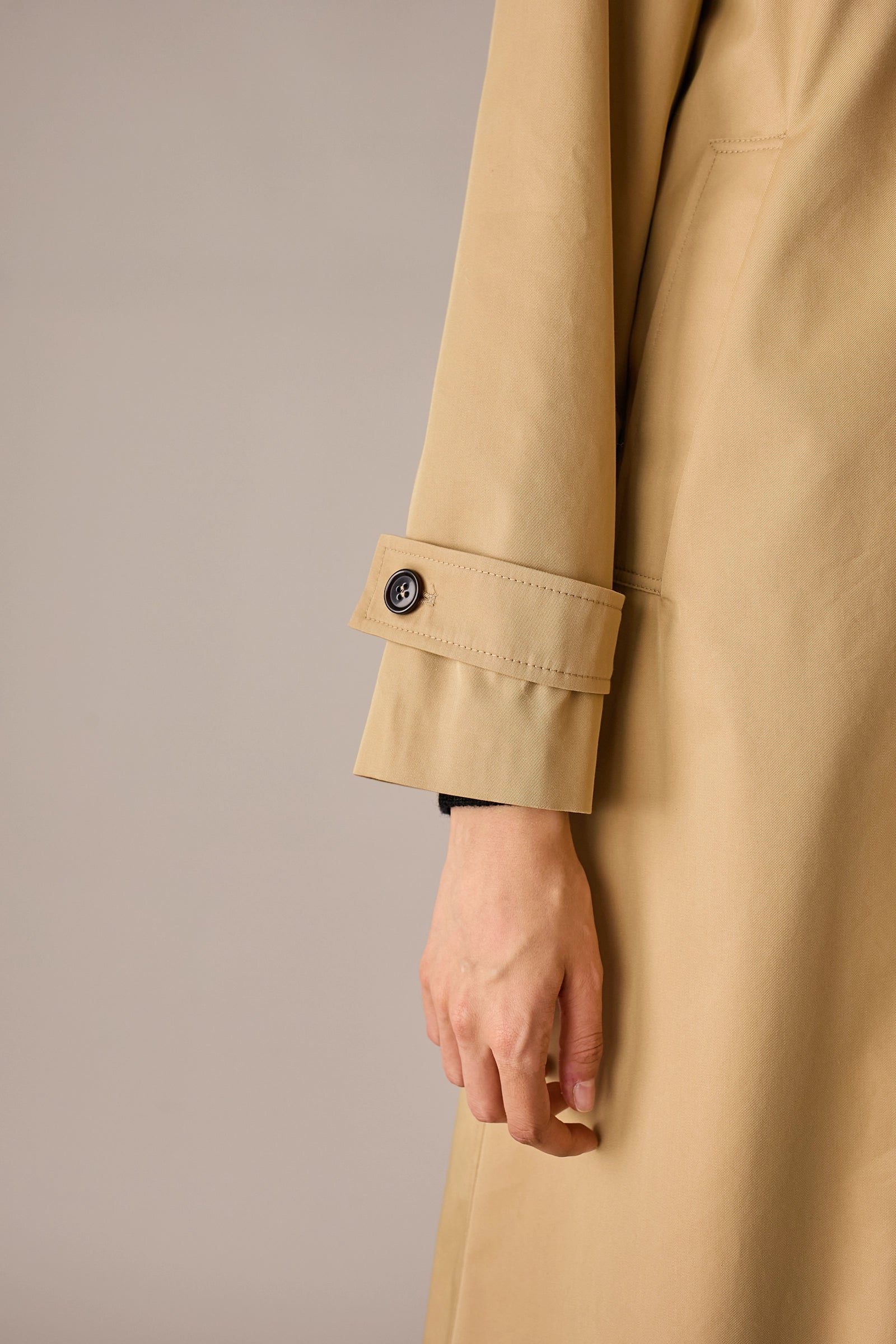 Trench con colletto volant