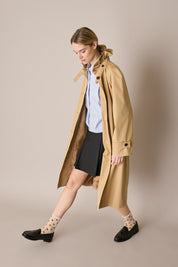 Trench con colletto volant