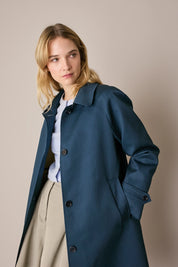 Water-resistant trench coat