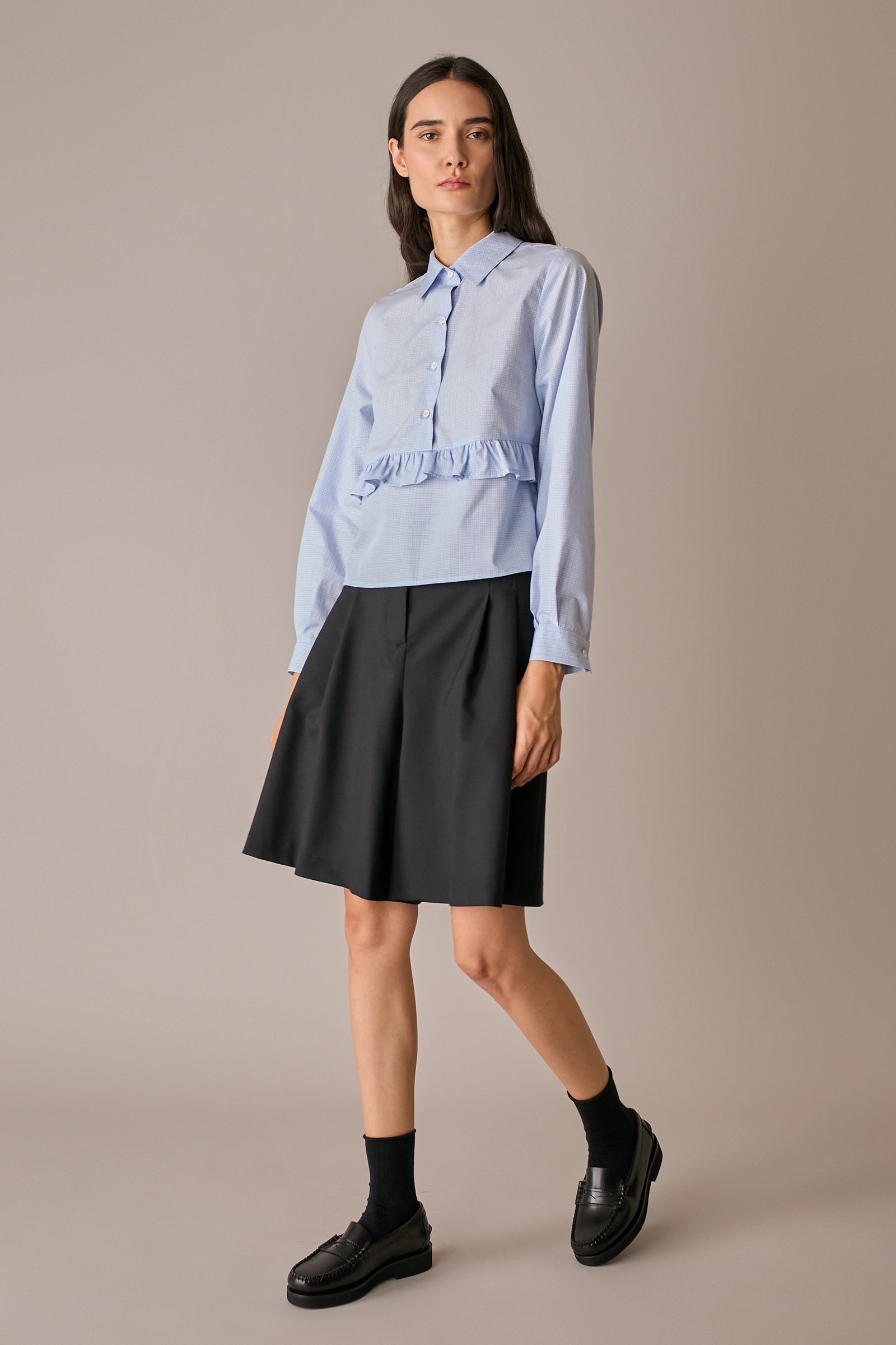 camicia con volant, volant frontale e posteriore, quadretto azzurro