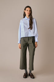 camicia boxy con pieghe azzurro, abbottonatura frontale