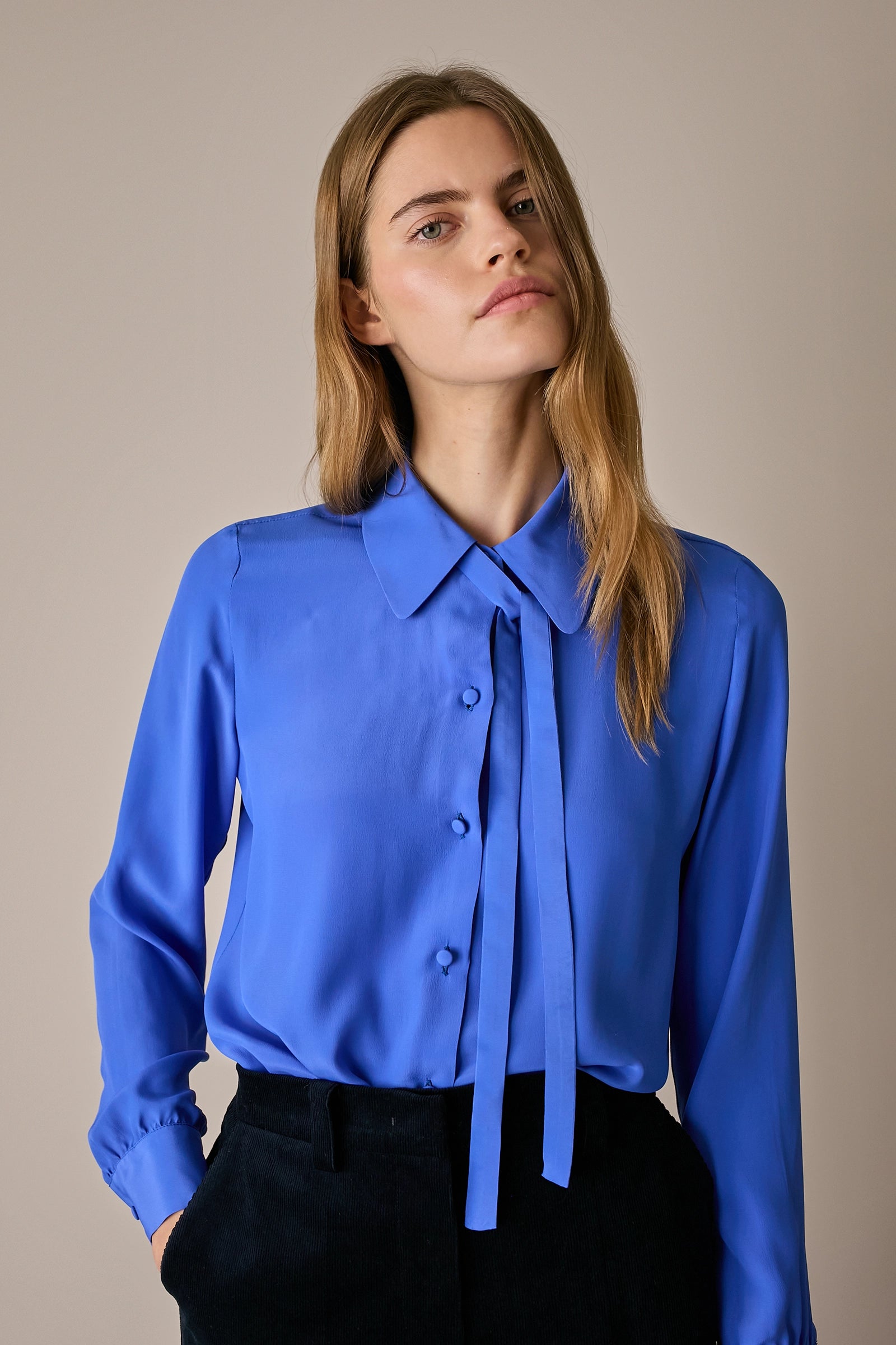 Camicia in blend di seta con fiocco
