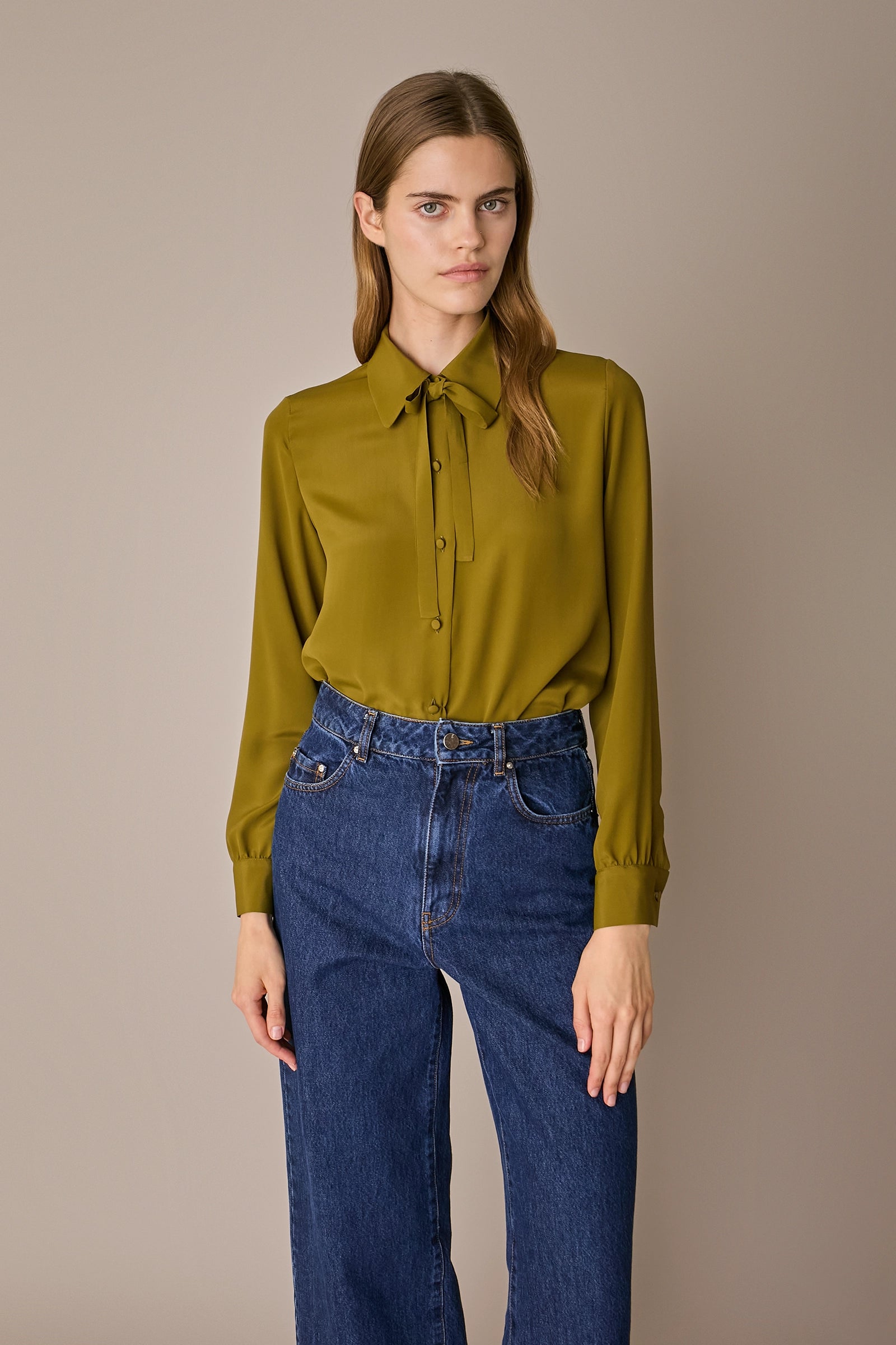 Camicia in blend di seta con fiocco