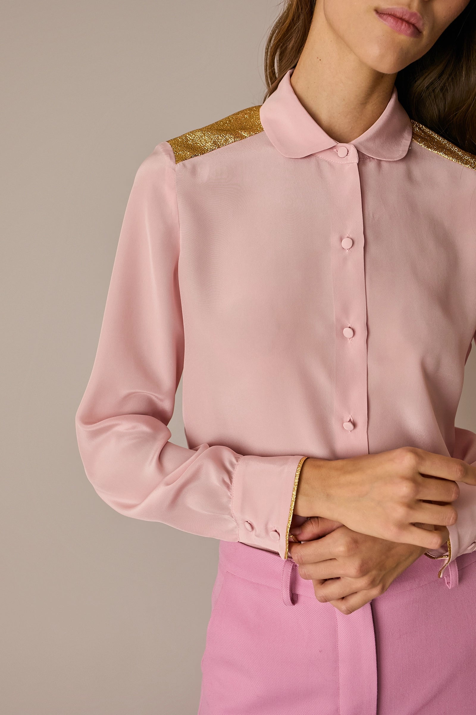 Camicia in seta con dettagli dorati
