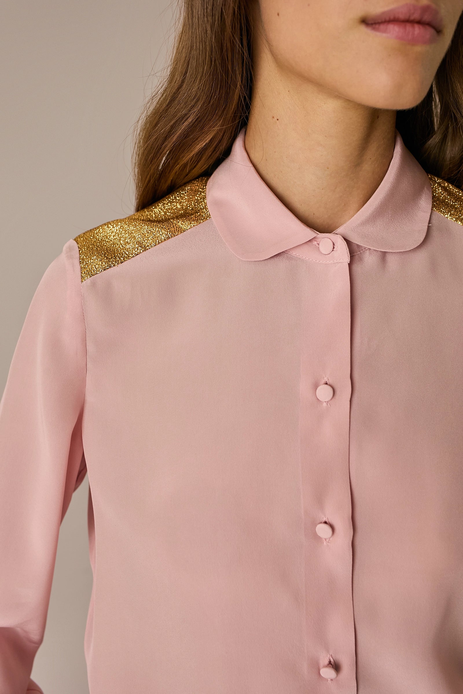 Camicia in seta con dettagli dorati