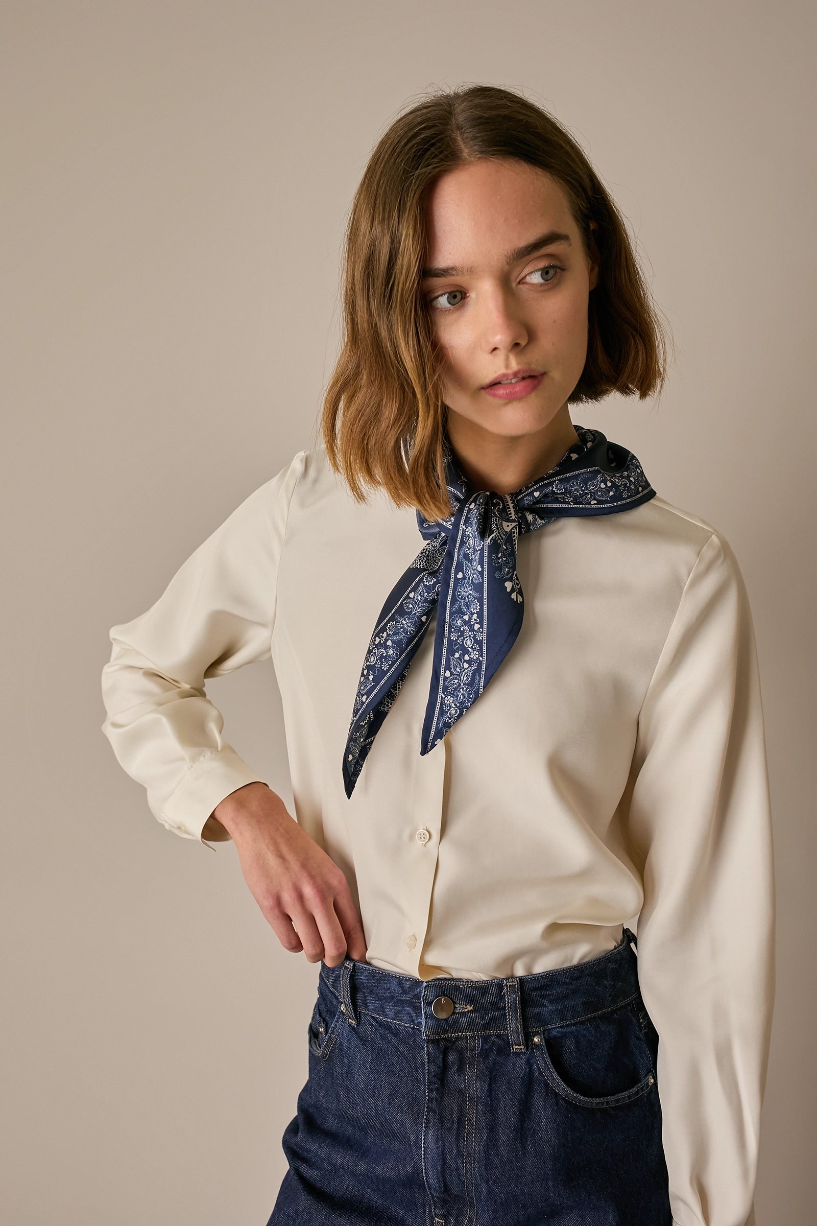 Camicia in seta con colletto bandana