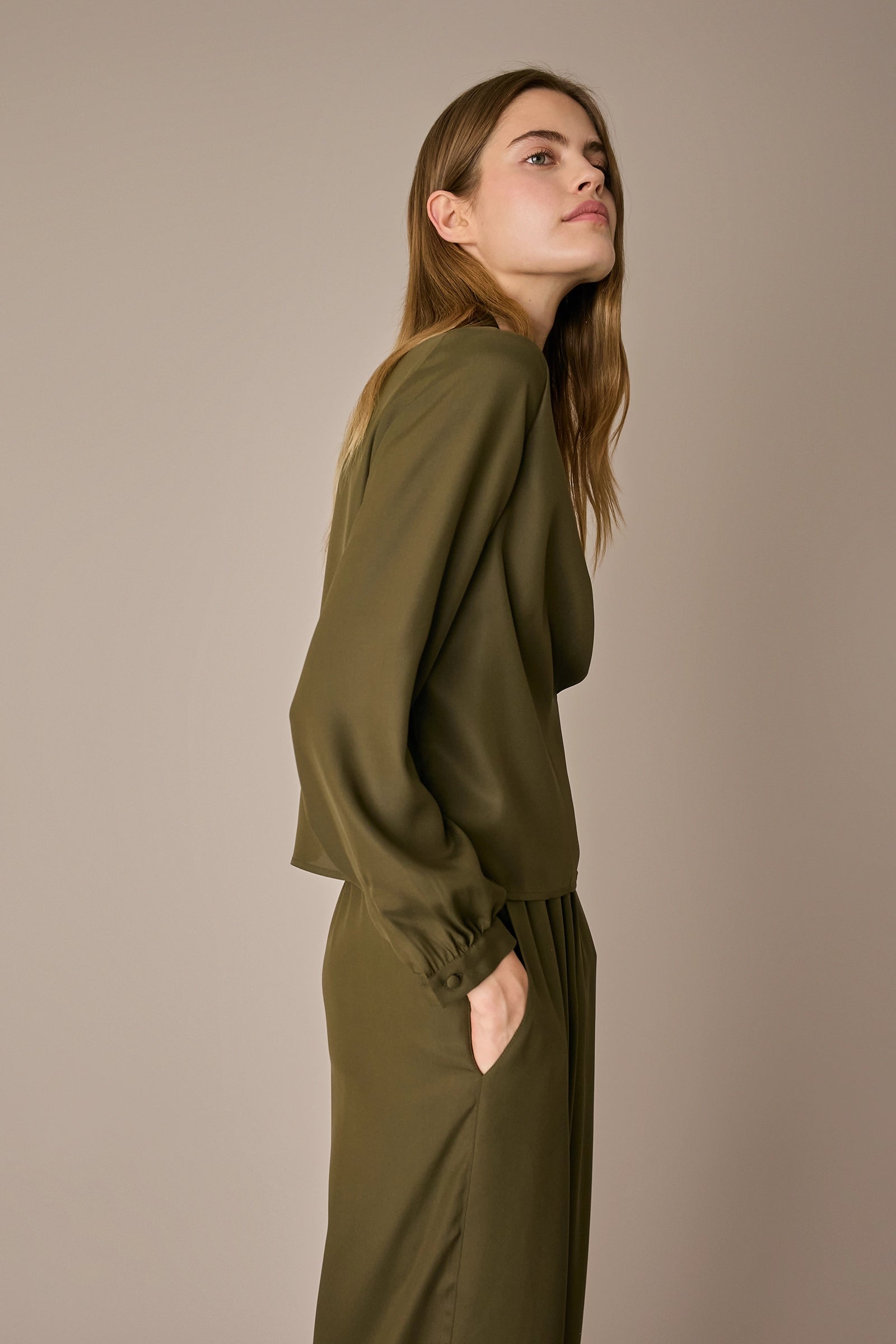 Camicia in seta con scollo fluido