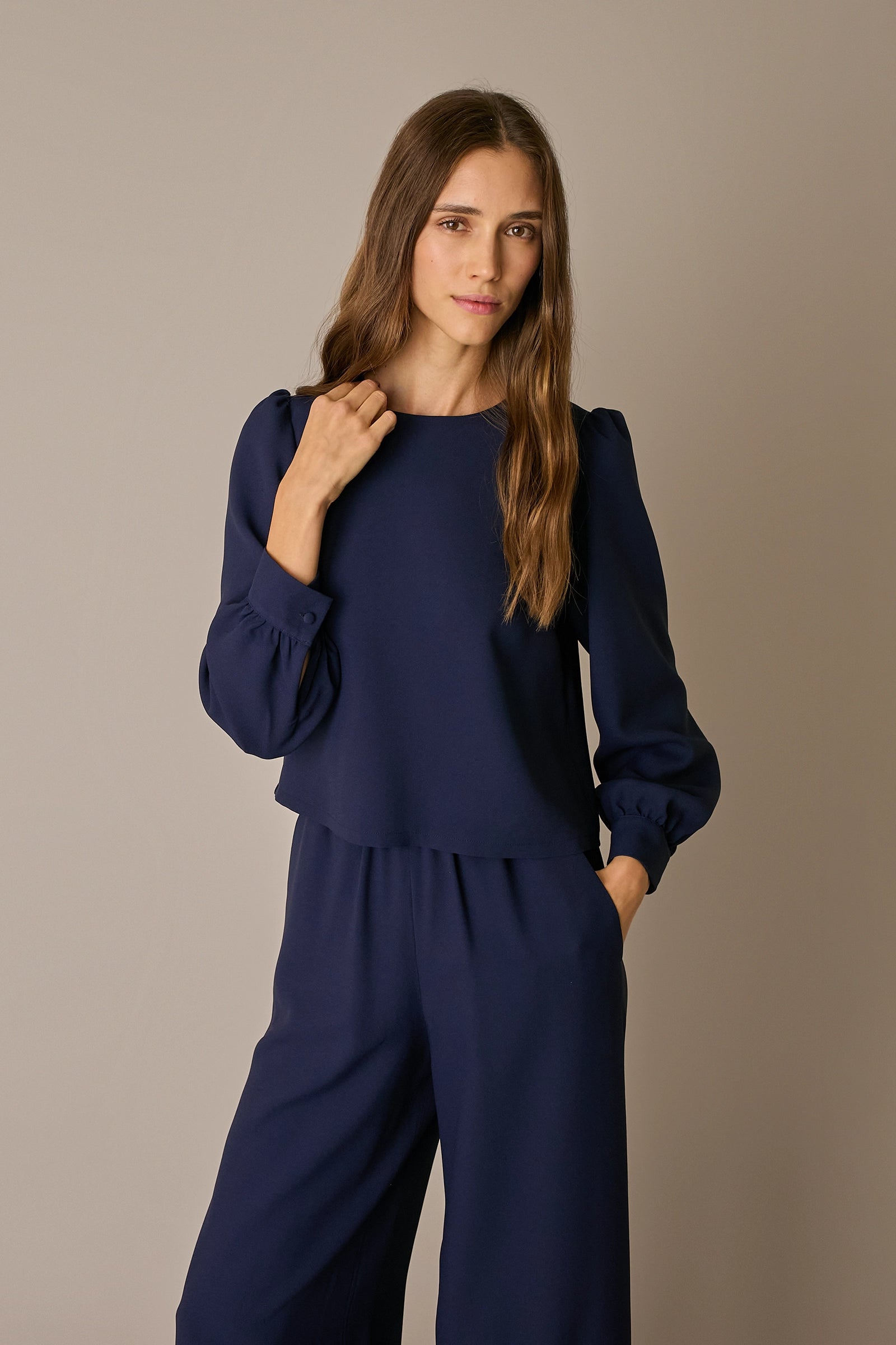 Blusa in crêpe con maniche lunghe